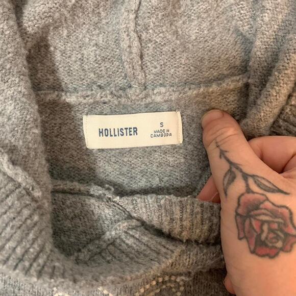 Hollister Grey Hoodie with Bow Embroidered Detail Size Small - Picture 3 of 7
